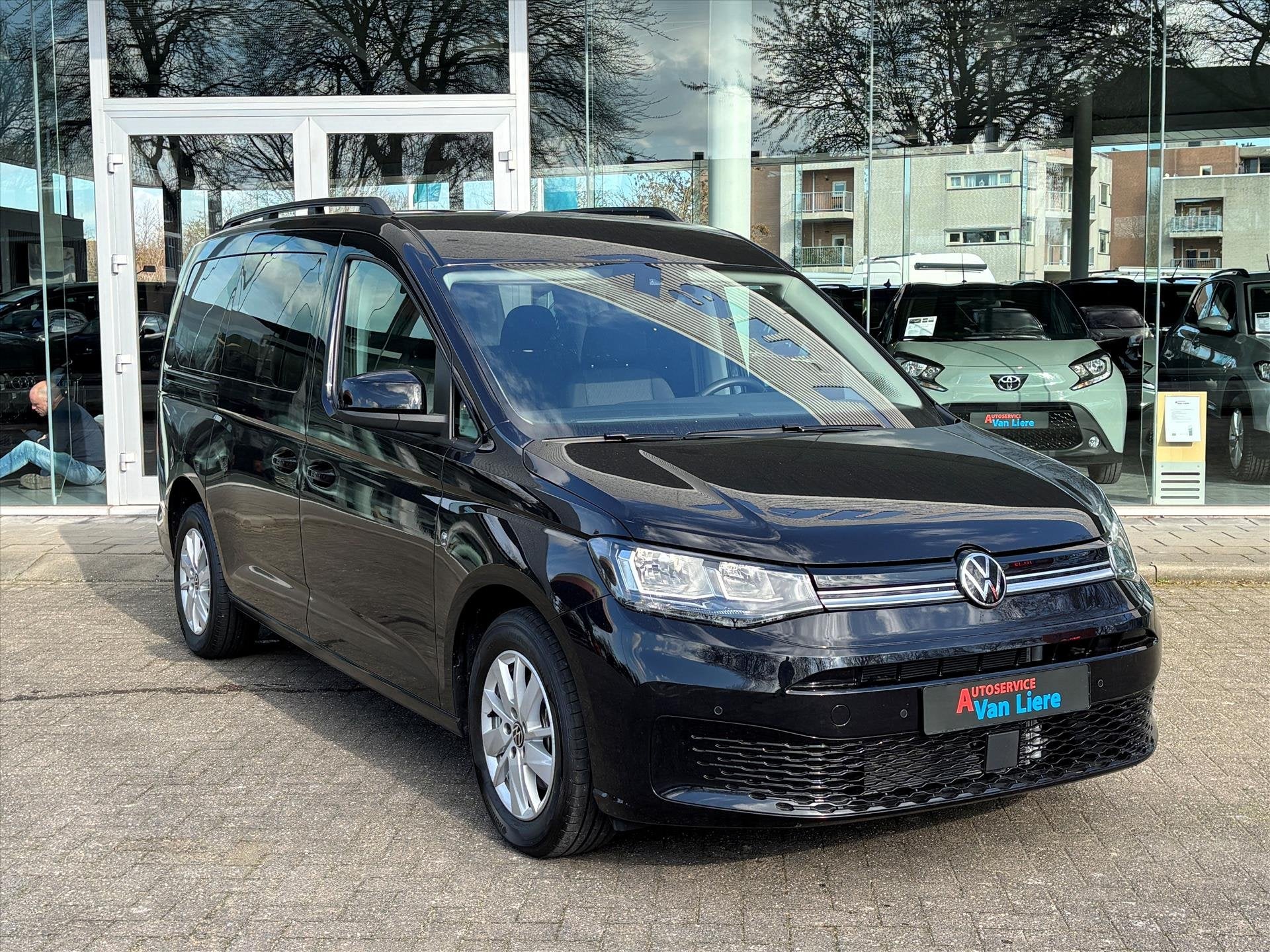 Volkswagen Caddy Maxi 1.5 TSI DSG- Autom|7 Persoons| Camera|, Auto's, Volkswagen, Stof, 4 cilinders, Zwart, 14 km/l