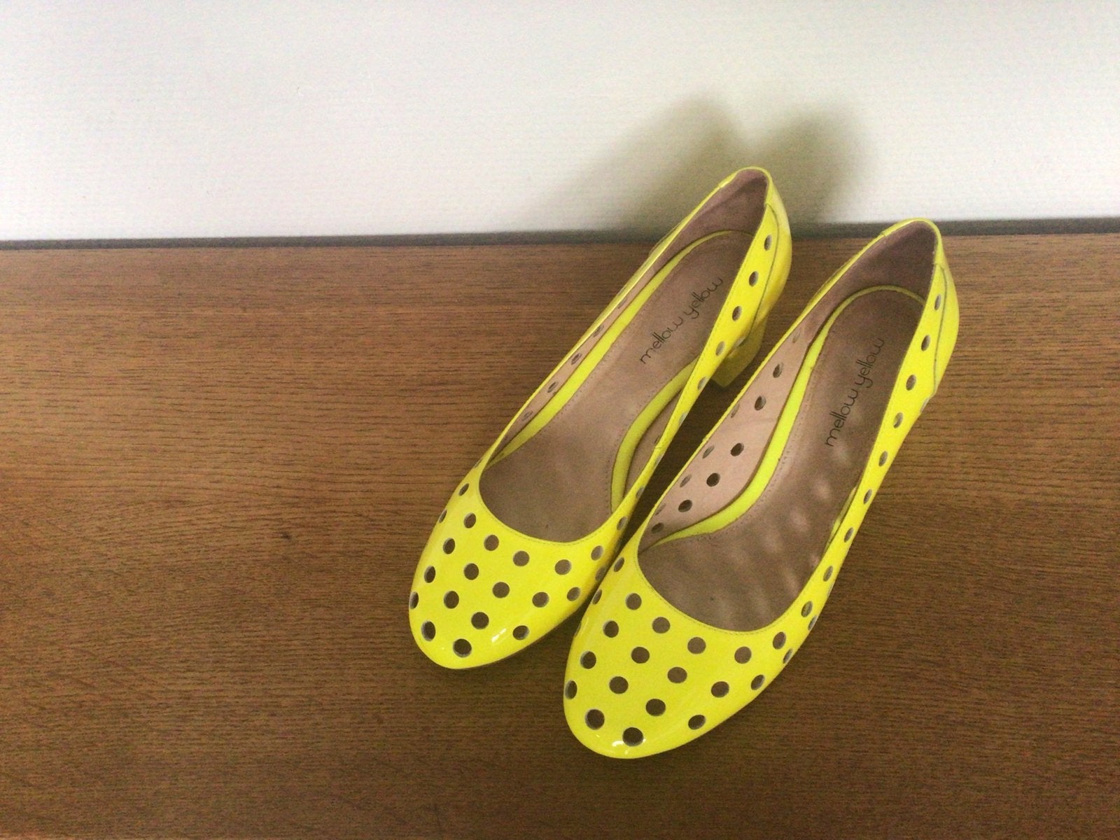 Mellow Yellow gele pumps met gaatjes, Ophalen of Verzenden, Gedragen, Geel, Ballerina's