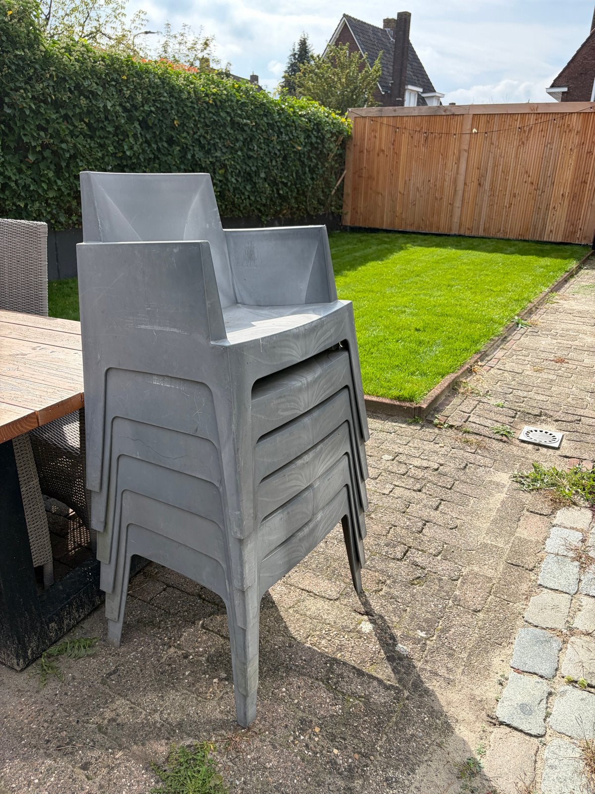 *GRATIS* Stapelbare tuinstoelen (6 stuks) - Grijs kunststof, Ophalen of Verzenden, Gebruikt, Kunststof, Stapelbaar
