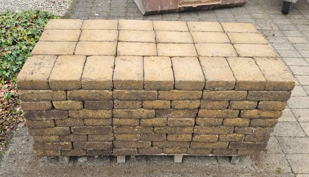 Trommelstenen 21x14 gebruikt kleur oker te koop, Tuin en Terras, Ophalen, Gebruikt, 10 m² of meer, Nvt