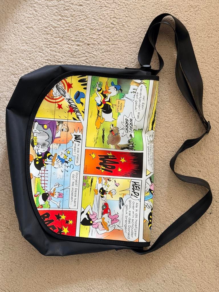 Donald Duck Schoudertas - Zwart met stripverhaal, Sieraden, Tassen en Uiterlijk, Ophalen of Verzenden, Gebruikt, Zwart, Schoudertasje