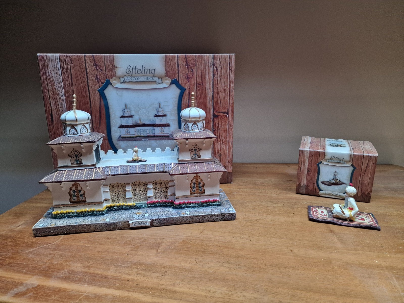 Fakir huis plus poppetje fakir, Ophalen, Zo goed als nieuw, Beeldje of Poppetje