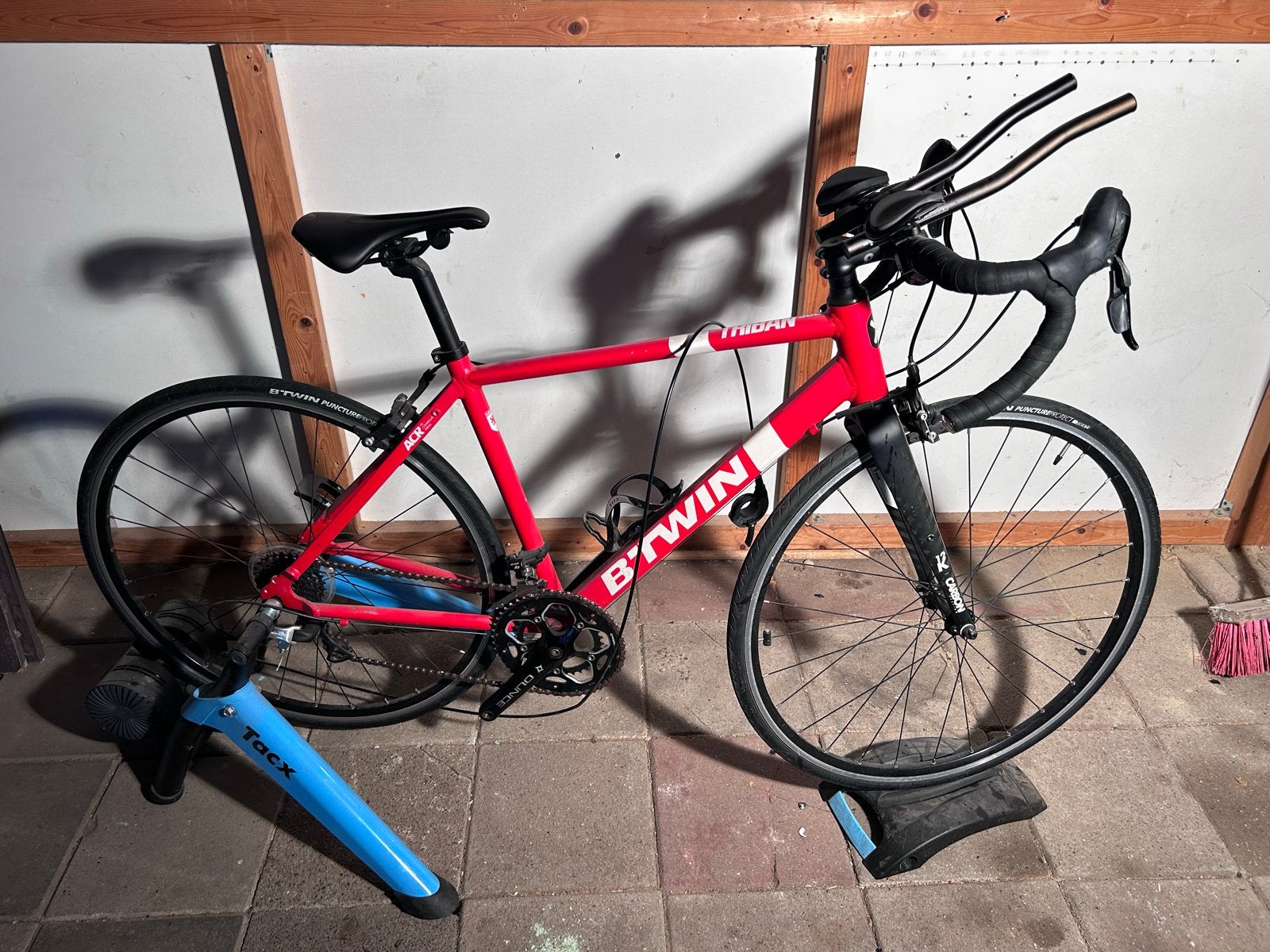 B'Twin Triban 500 racefiets - Rood, Fietsen en Brommers, 28 inch, Gebruikt, Aluminium, Meer dan 20 versnellingen