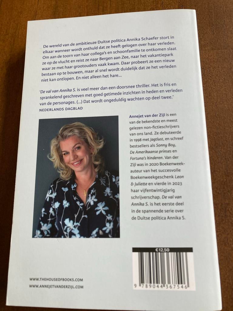 Annejet van der Zijl: De val van Annika S., Boeken, Ophalen of Verzenden, Gelezen, Nederland