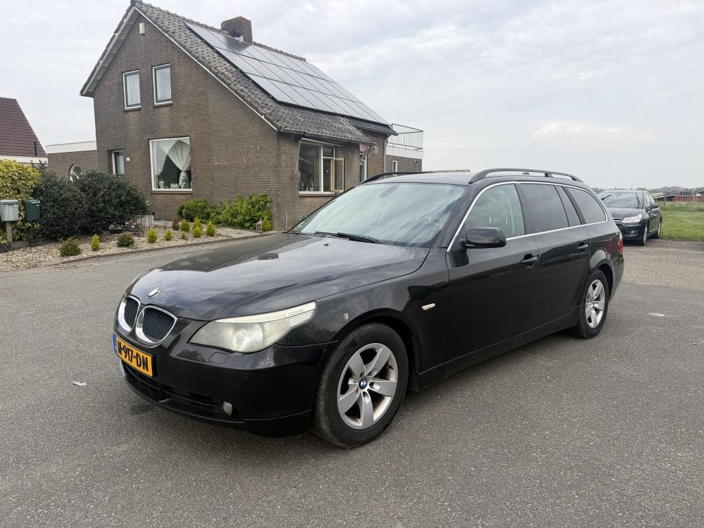 BMW 5 Serie Touring 525i Executive AUTOMAAT (bj 2004), Auto's, BMW, Automaat, Gebruikt, Zwart, 2000 kg