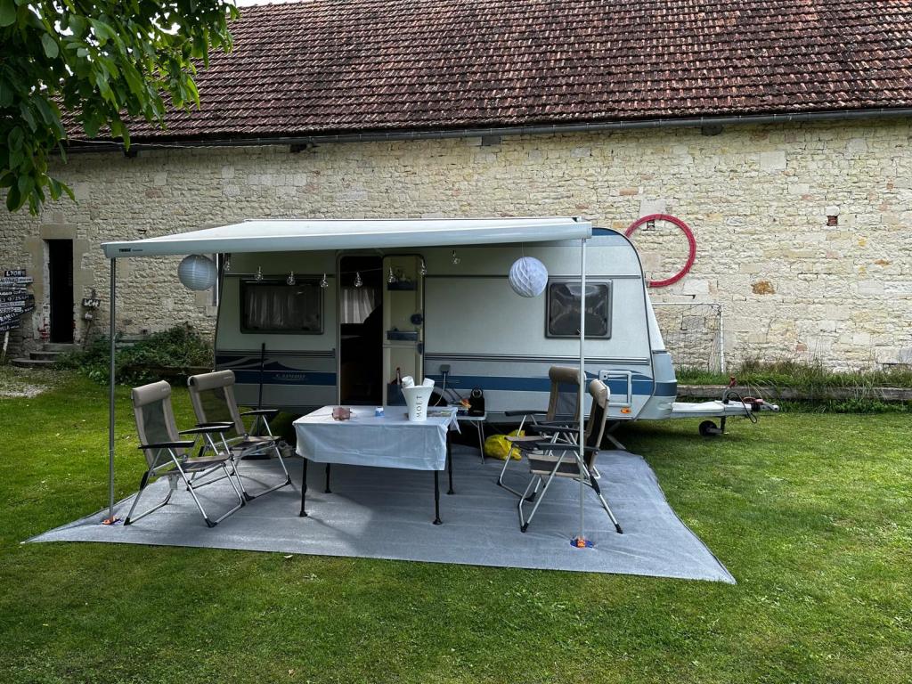 Fendt Saphir 470 (1046987), Caravans en Kamperen, Caravans, Particulier, Tot en met 4, Fendt