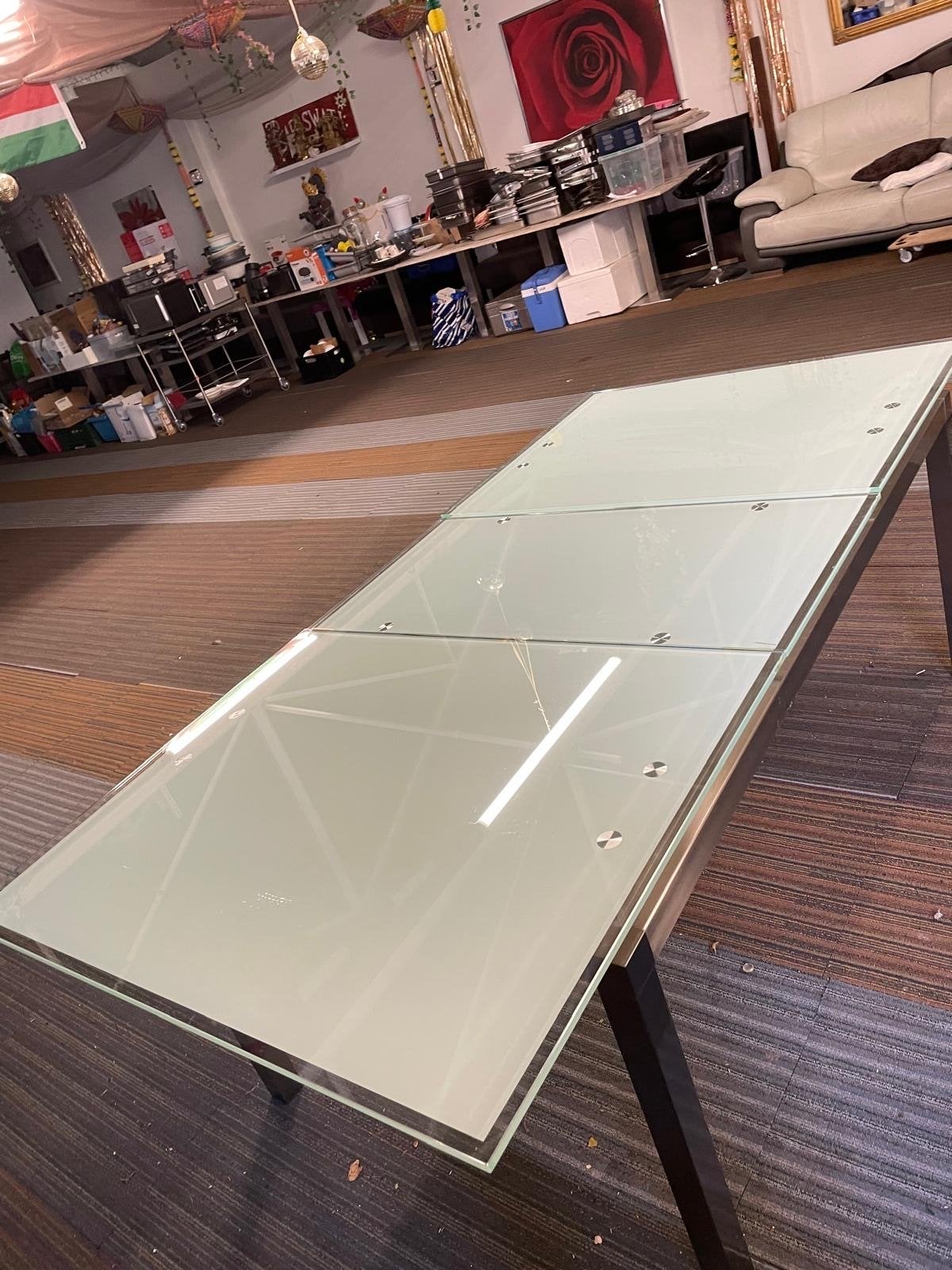 Moderne uitschuifbare eettafel met glazen blad, Ophalen, Gebruikt, 100 tot 150 cm, 50 tot 100 cm