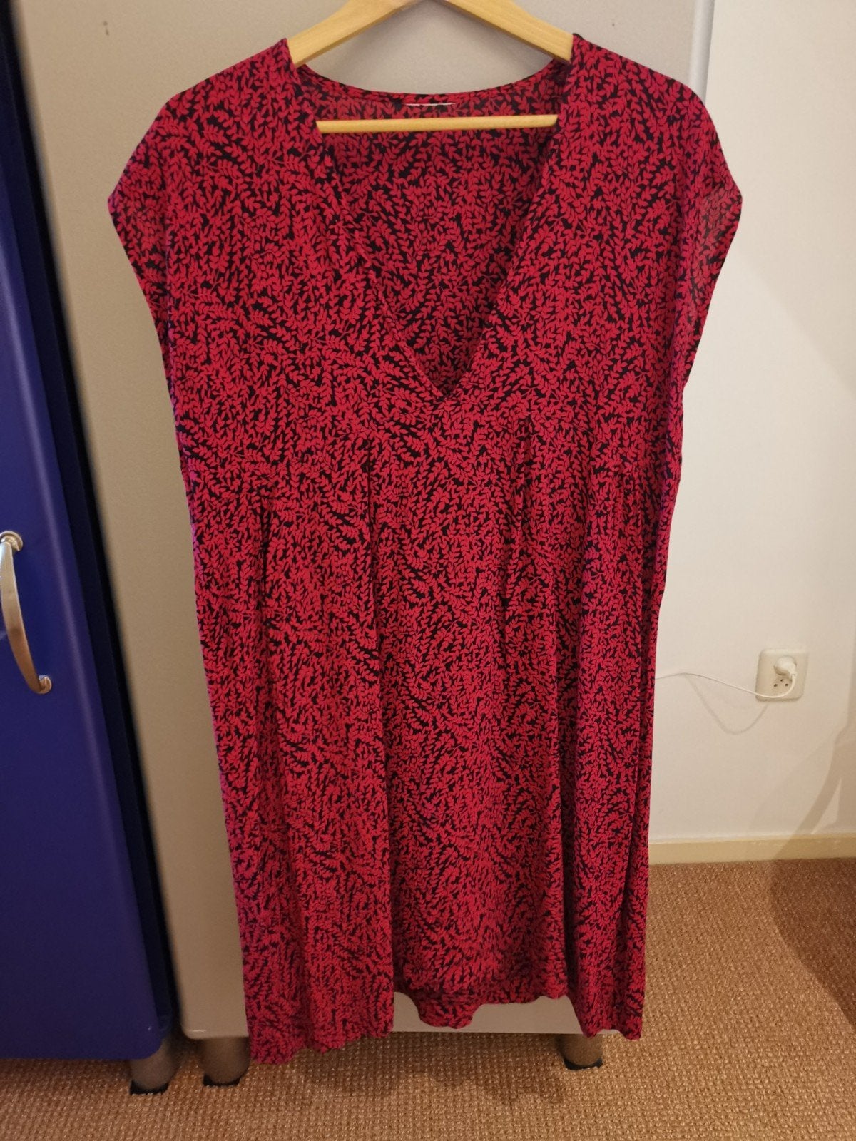 Masai Clothing Zomerjurk XL - Rood/Zwart Bladprint, Maat 46/48 (XL) of groter, Ophalen of Verzenden, Knielengte, Masai Clothing