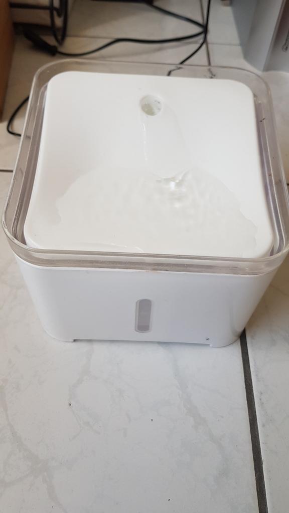 Drinkfontein kat (met USB en LED), Ophalen of Verzenden, Automatisch, Zo goed als nieuw