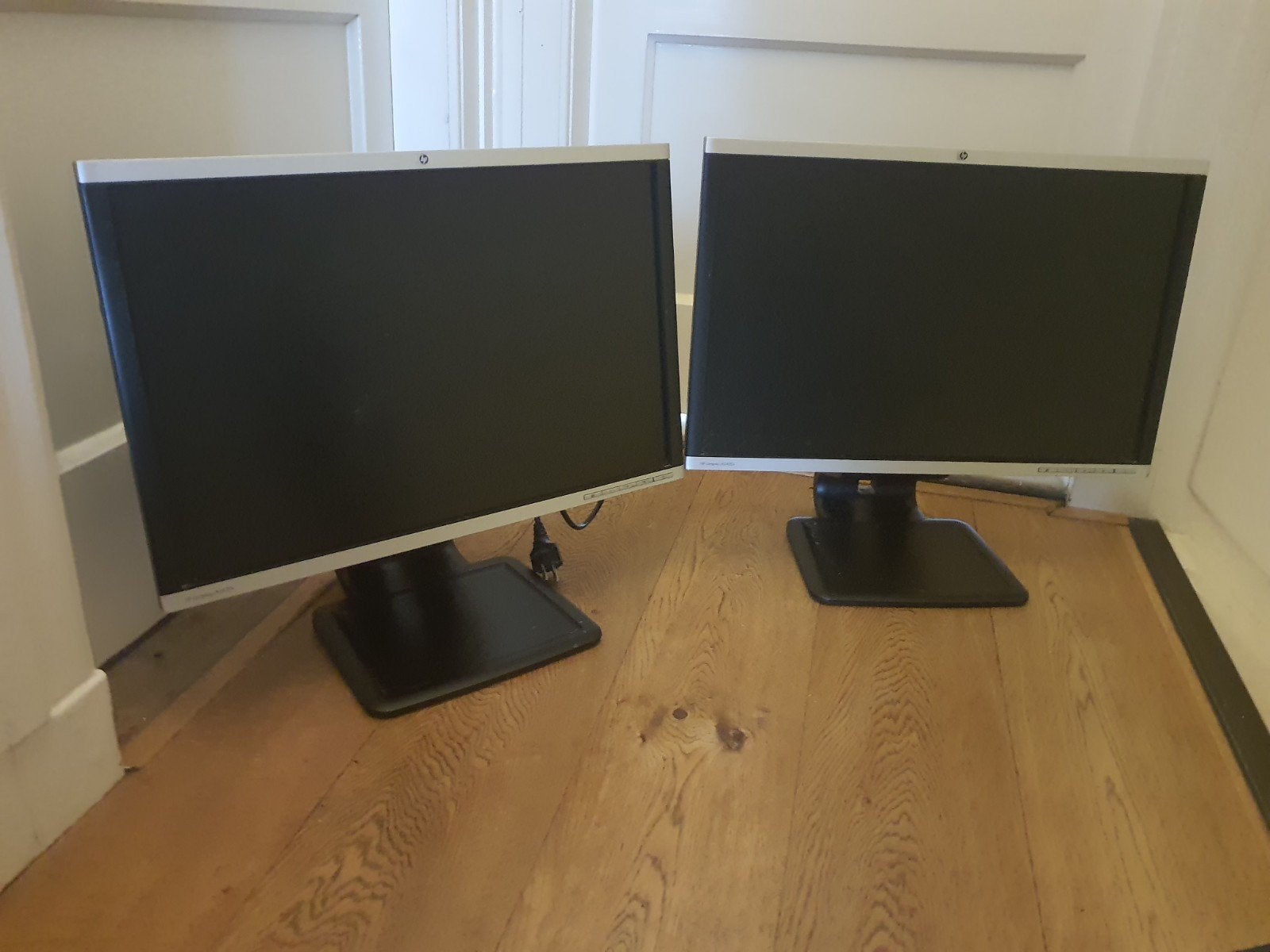 2 stuks HP Compaq 24 in, LA2405x Monitor - 1920 x 1200 (2k)