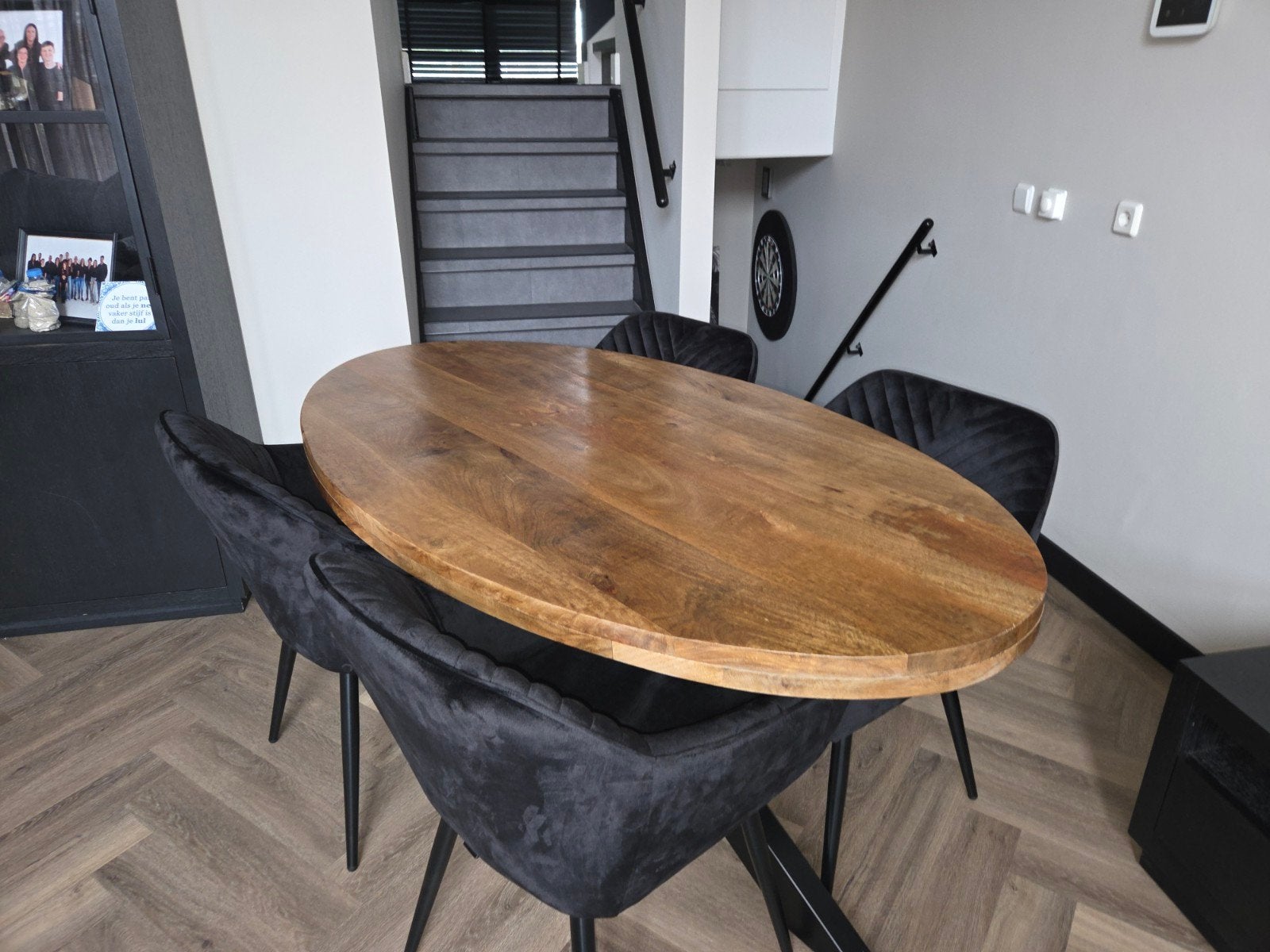 Eettafel James (mangohout) met 4 Darcio eetstoelen, Ophalen, Industrieel, Modern, 150 tot 200 cm, Vier personen