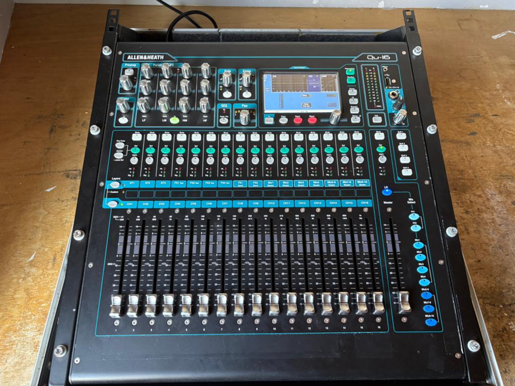 Allen & Heath QU16 incl. flightcase, Ophalen, Zo goed als nieuw, 20 kanalen of meer