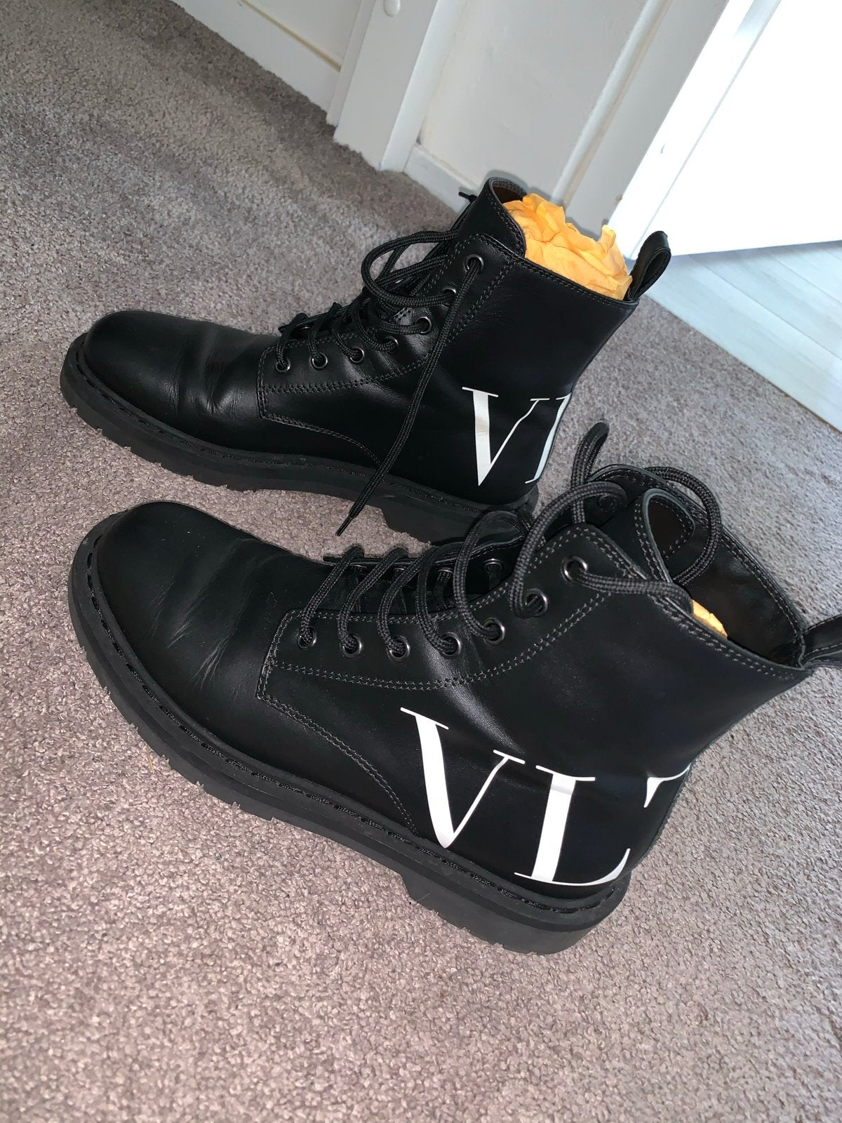 Valentino Garavani VLTN Combat Boots Zwart Maat 39, Ophalen of Verzenden, Zo goed als nieuw, Zwart, Lage of Enkellaarzen