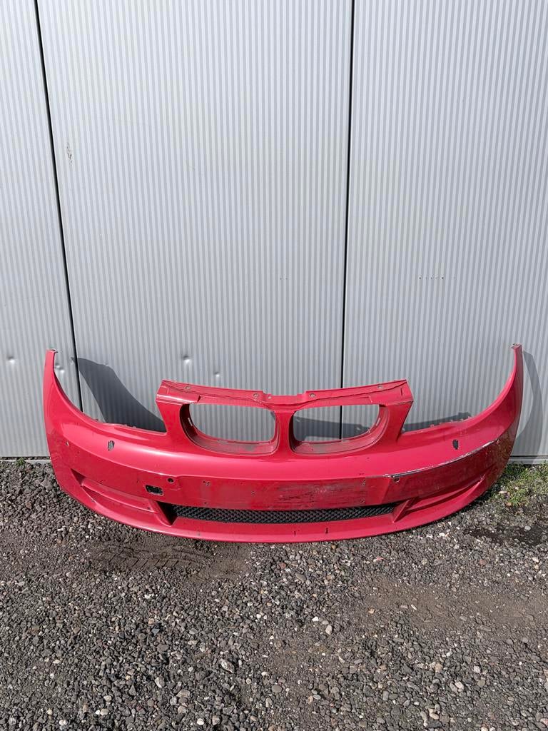 Originele BMW 1 Serie E87/E81 voorbumper - rood, Ophalen of Verzenden, Gebruikt, BMW