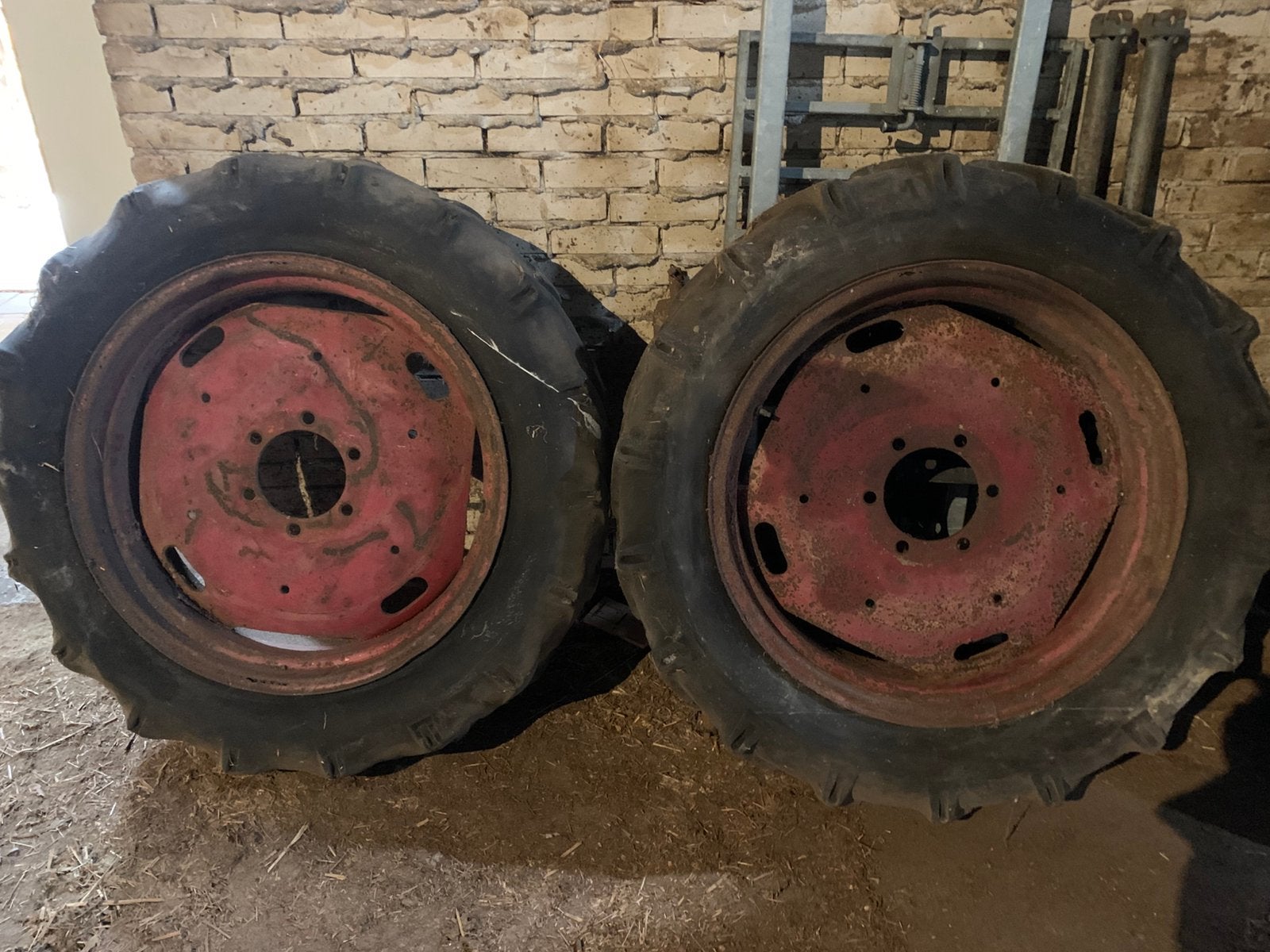 Oude trekker velgen + banden, Ophalen