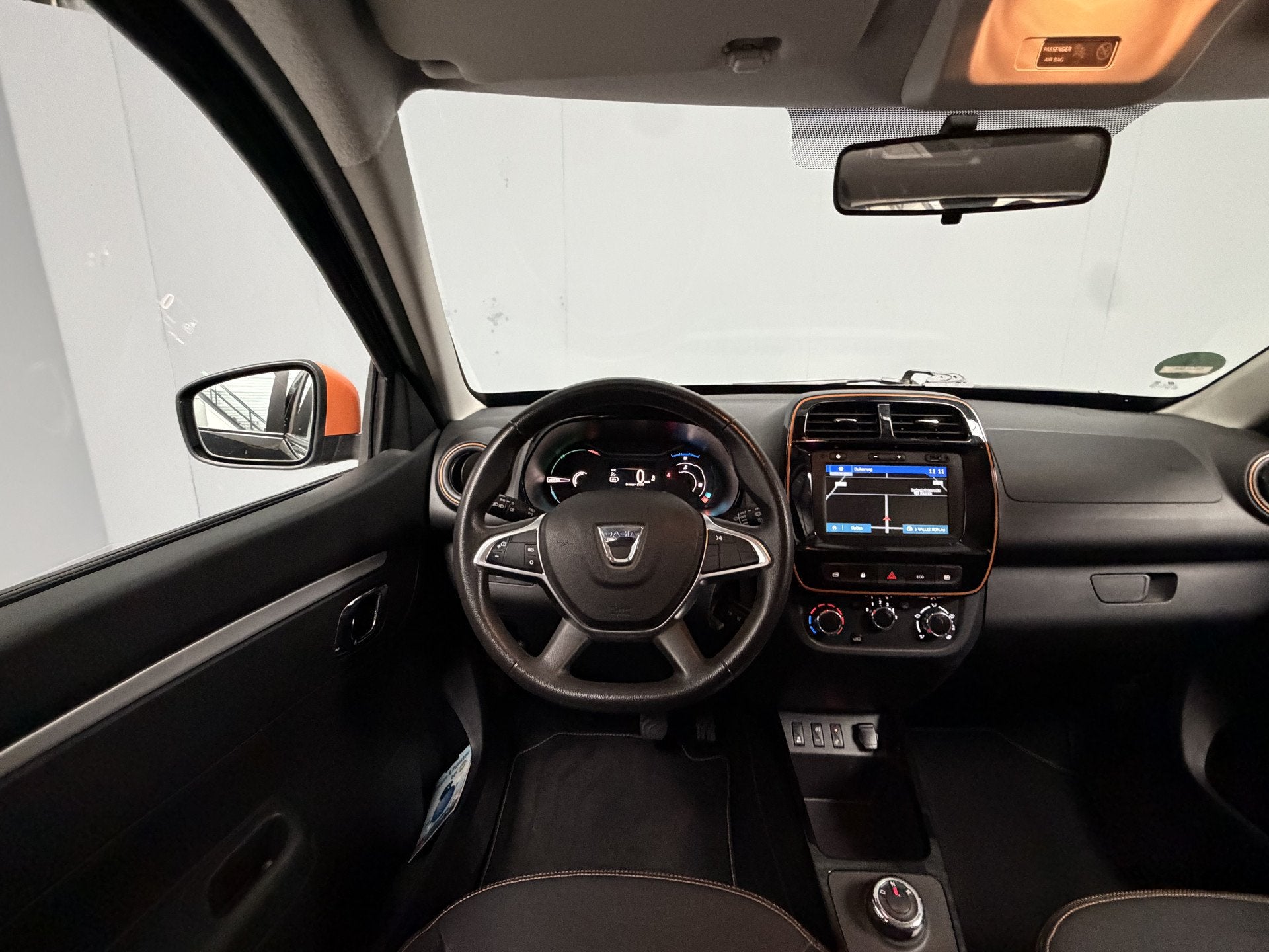 Dacia Spring Comfort Plus (Orange Pack) 27 kWh GARANTIE|BTW-, Auto's, Dealer onderhouden, Gebruikt, 230 km, Zwart