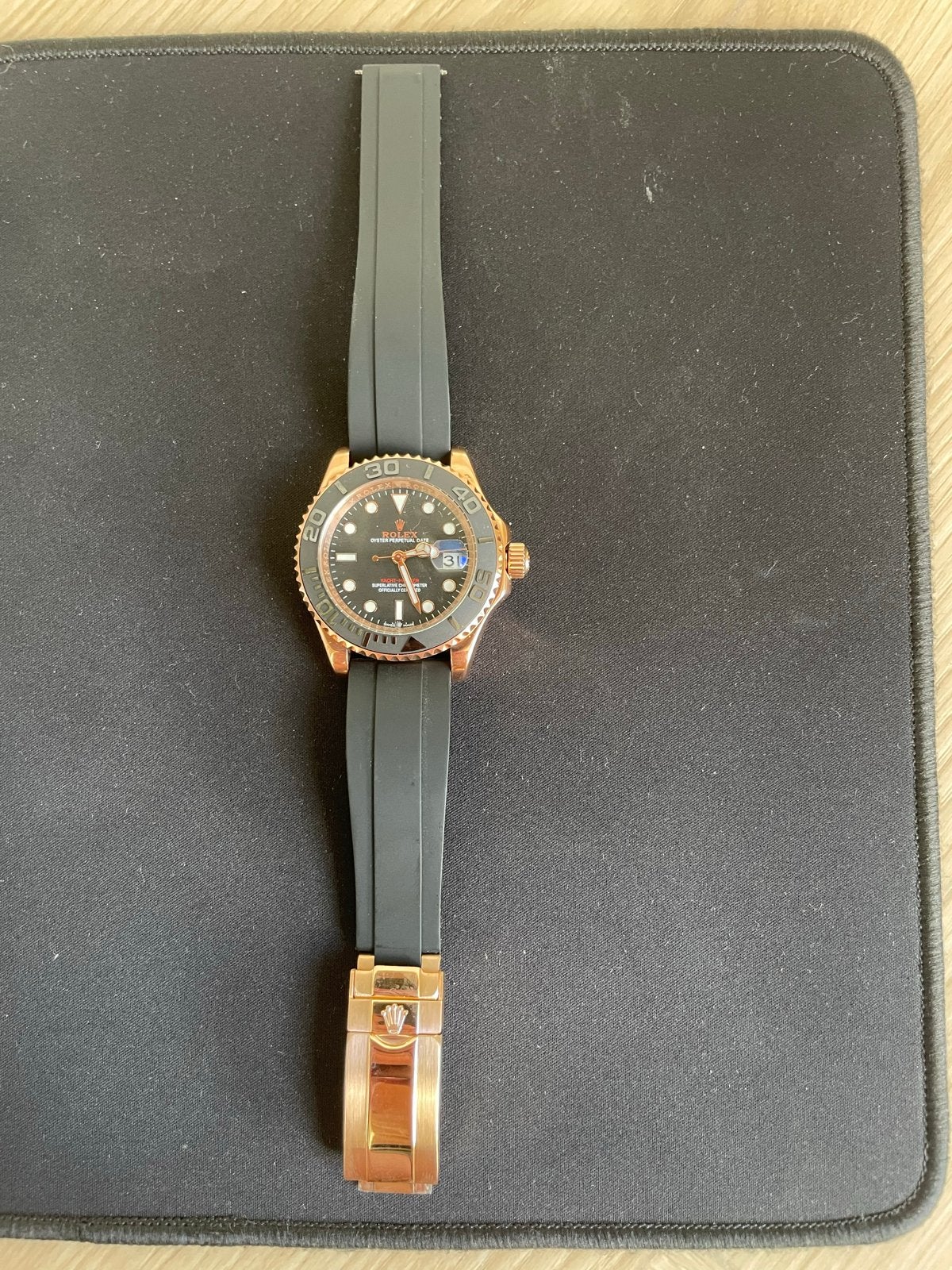 Rolex Yacht-Master Roségoud met Zwarte Rubberen Band, Sieraden, Tassen en Uiterlijk, Horloges | Heren, Ophalen, Rolex, Polshorloge