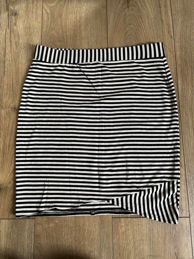 Zwart-wit gestreepte rok | CoolCat | Maat L, Kleding | Dames, Rokken, Ophalen of Verzenden, Zo goed als nieuw, Zwart, Boven de knie