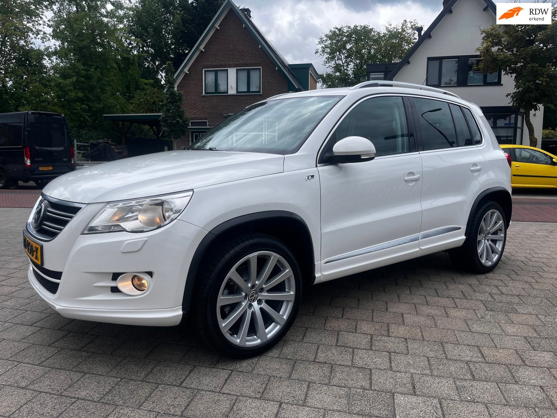 Volkswagen Tiguan 1.4 TSI R Line Ecc Trekh LM19 Isofix NW AP, Voorwielaandrijving, Euro 5, Zwart, 4 cilinders