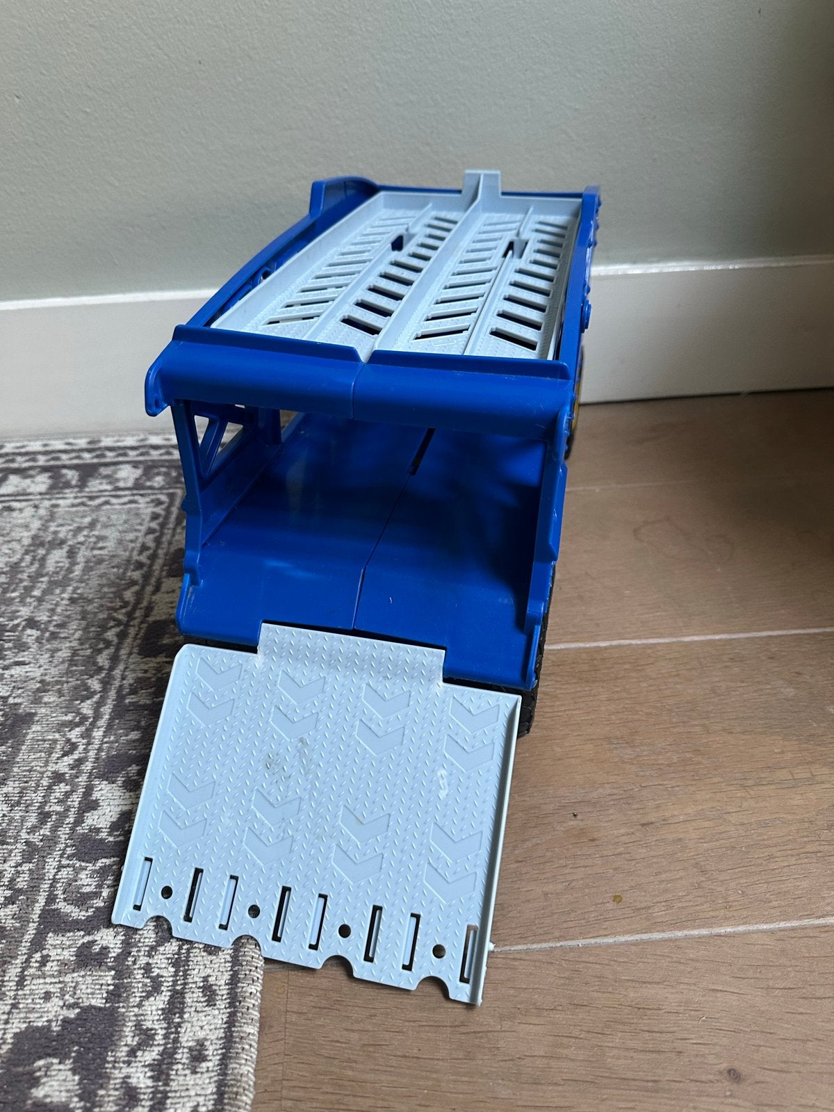 Hot Wheels Rhino Truck voor auto's en monstertrucks, Kinderen en Baby's, Speelgoed | Speelgoedvoertuigen, Ophalen of Verzenden