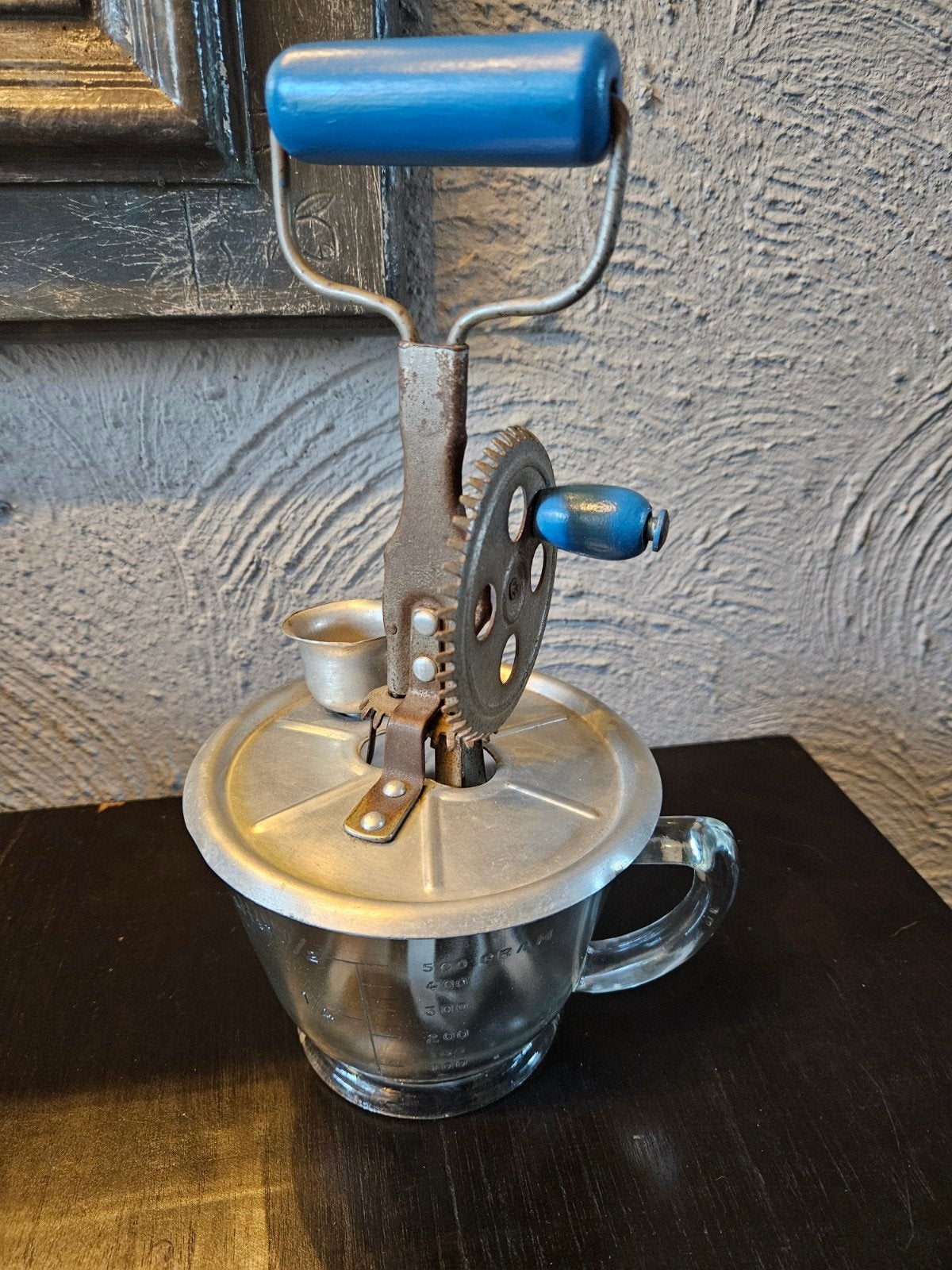 Jaren 50 mooie complete handmixer met glazen maatbeker, Ophalen of Verzenden