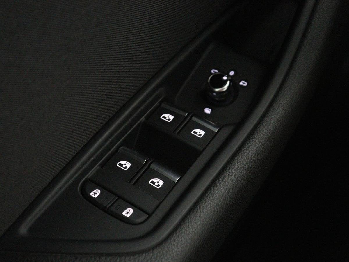 Foto 17 van Audi A4 Limousine 35 TFSI Launch edition Business | Cruise c