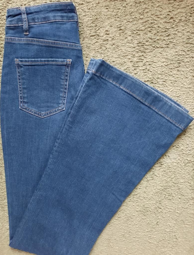 JEANS MAAT 26 MET WIJDE PIJPEN., Kleding | Dames, Spijkerbroeken en Jeans, Revalation, Blauw, Ophalen of Verzenden, Zo goed als nieuw