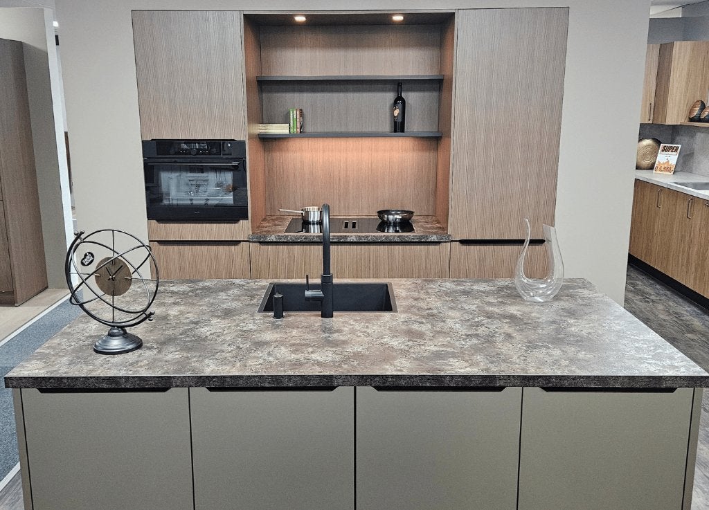 Complete showroomkeuken met eiland, Quooker en Pelgrim, Huis en Inrichting, 75 cm of meer, Nieuw, 200 cm of meer, Werkstraße 3 32289 Rödinghausen Duitsland