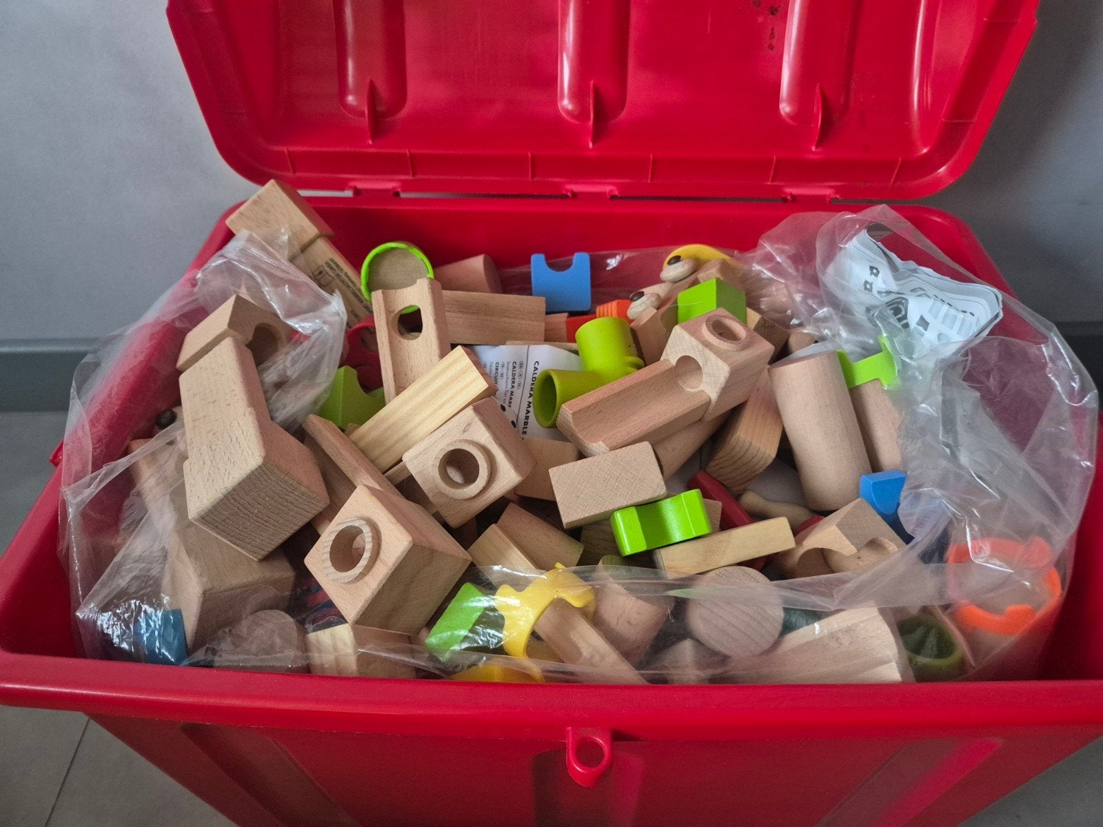 Houten knikkerbaan met bouwblokken in opbergkist, Kinderen en Baby's, Ophalen of Verzenden, Gebruikt