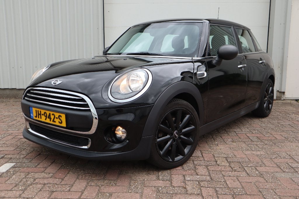 Mini 1.2 Cooper ONE 102PK 5-Drs 2016 Zwart, Auto's, Stof, 1198 cc, Handgeschakeld, Particulier