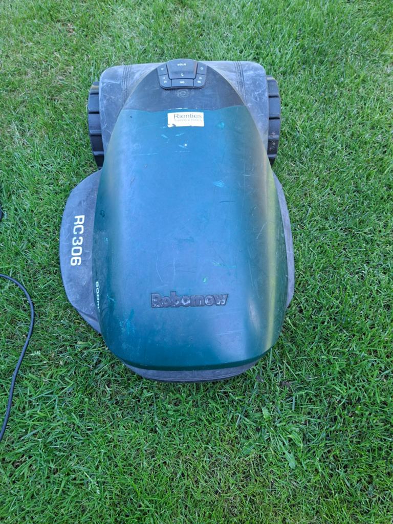 Robomow RC306 Robotmaaier voor  onderdelen en basisstation, Ophalen, Cirkelmaaier, Gebruikt, Robomow