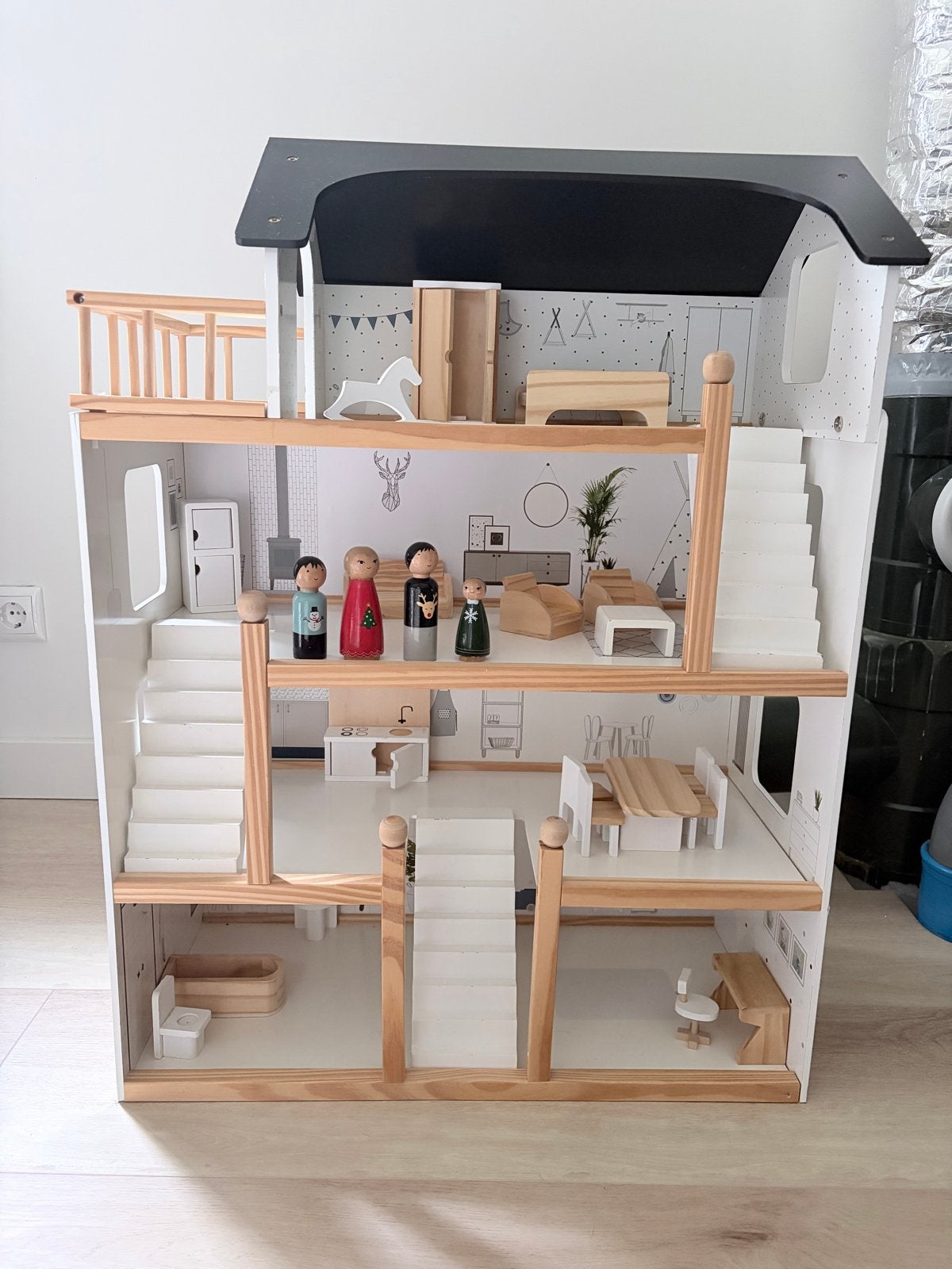 Poppenhuis Petite Amelie -  met meubels en poppetjes, Ophalen, Zo goed als nieuw, Poppenhuis