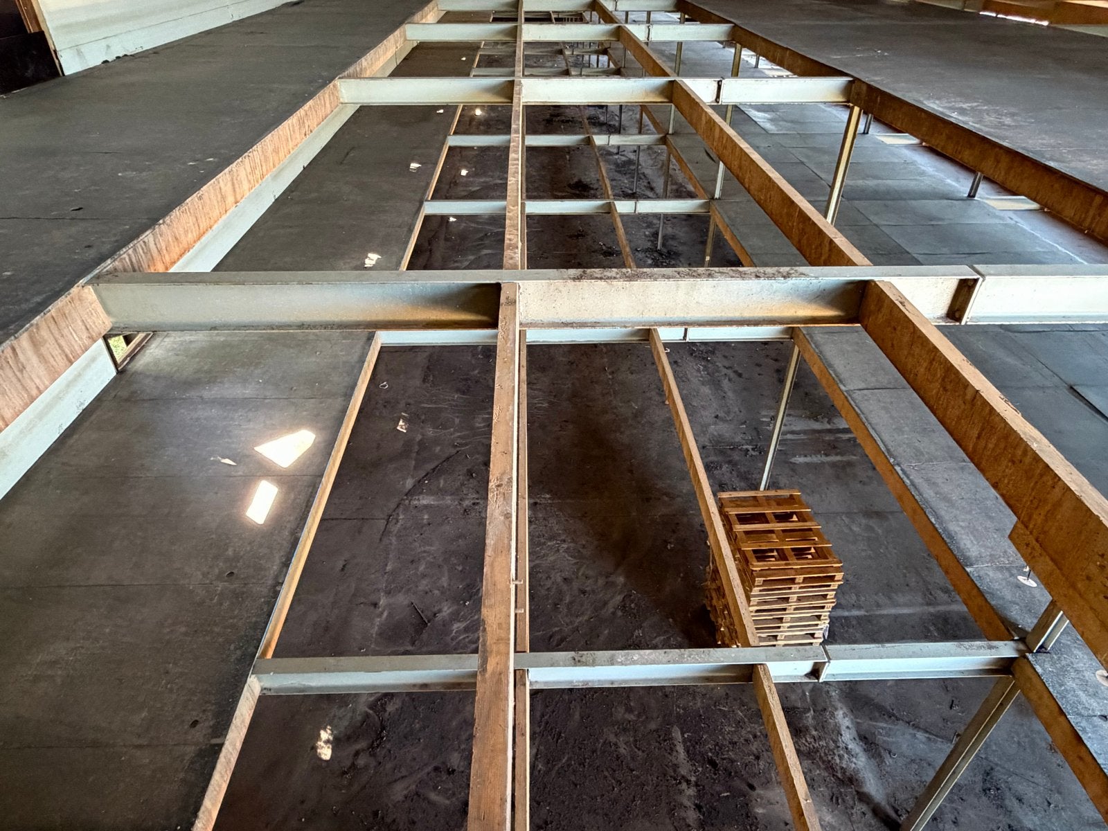 Gordingen uit kippenstal - 4.80m lang, 22.5x7cm, Doe-het-zelf en Verbouw, Hout en Planken, Gebruikt, Ophalen of Verzenden, Balk
