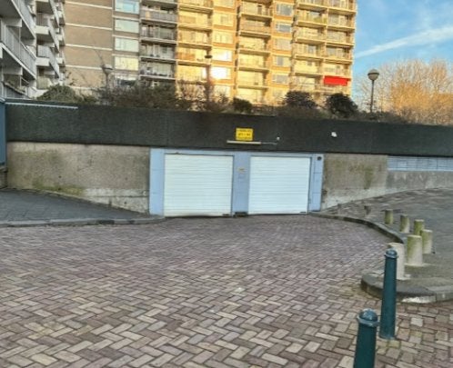 Overdekte parkeerplaats Den Haag Centrum – HMC Westeinde, Ophalen of Verzenden