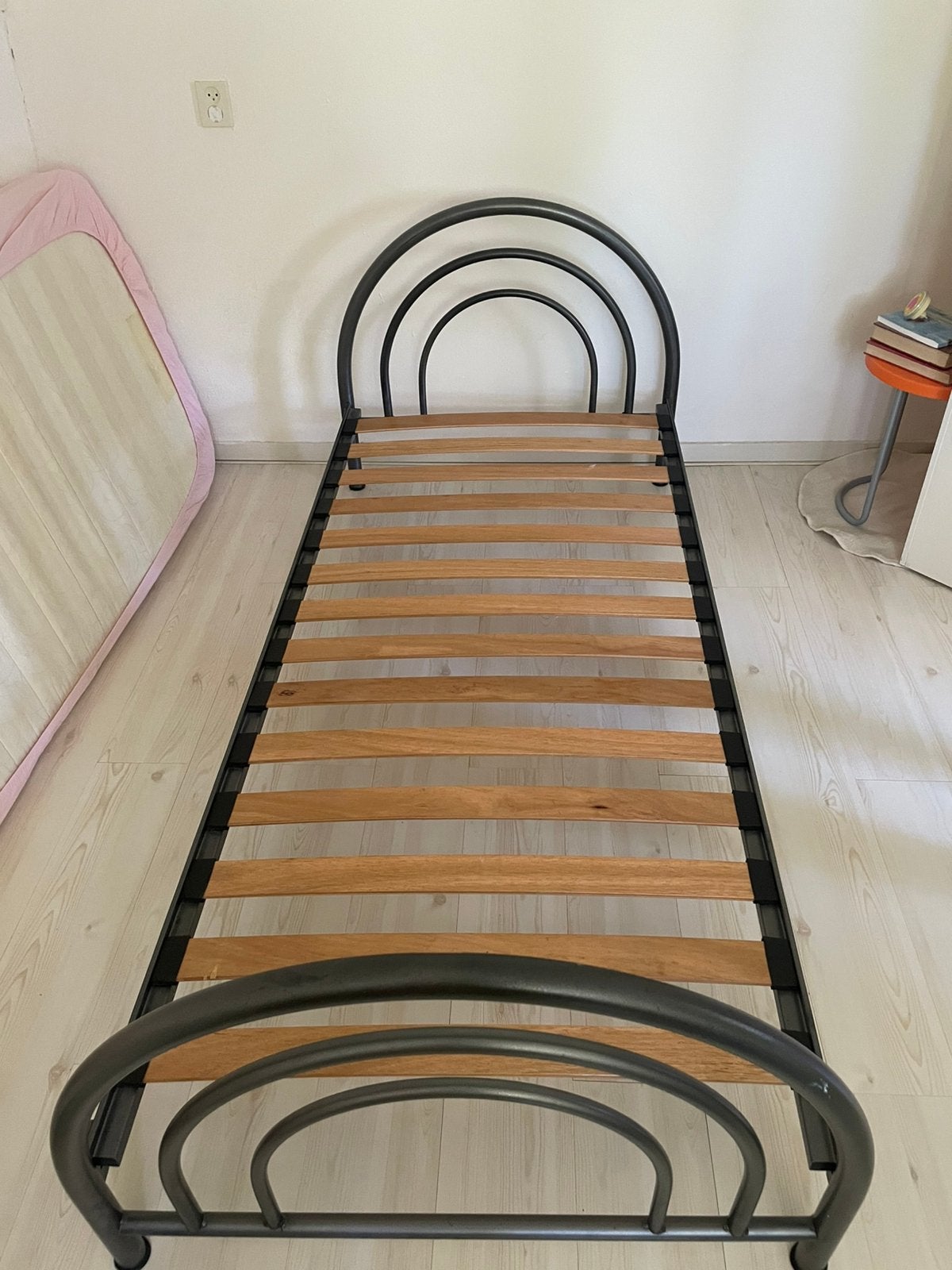 Stalen bedframe (incl. lattenbodem), Huis en Inrichting, Slaapkamer | Bedden, 90 cm, Eenpersoons, Zwart, Ophalen of Verzenden