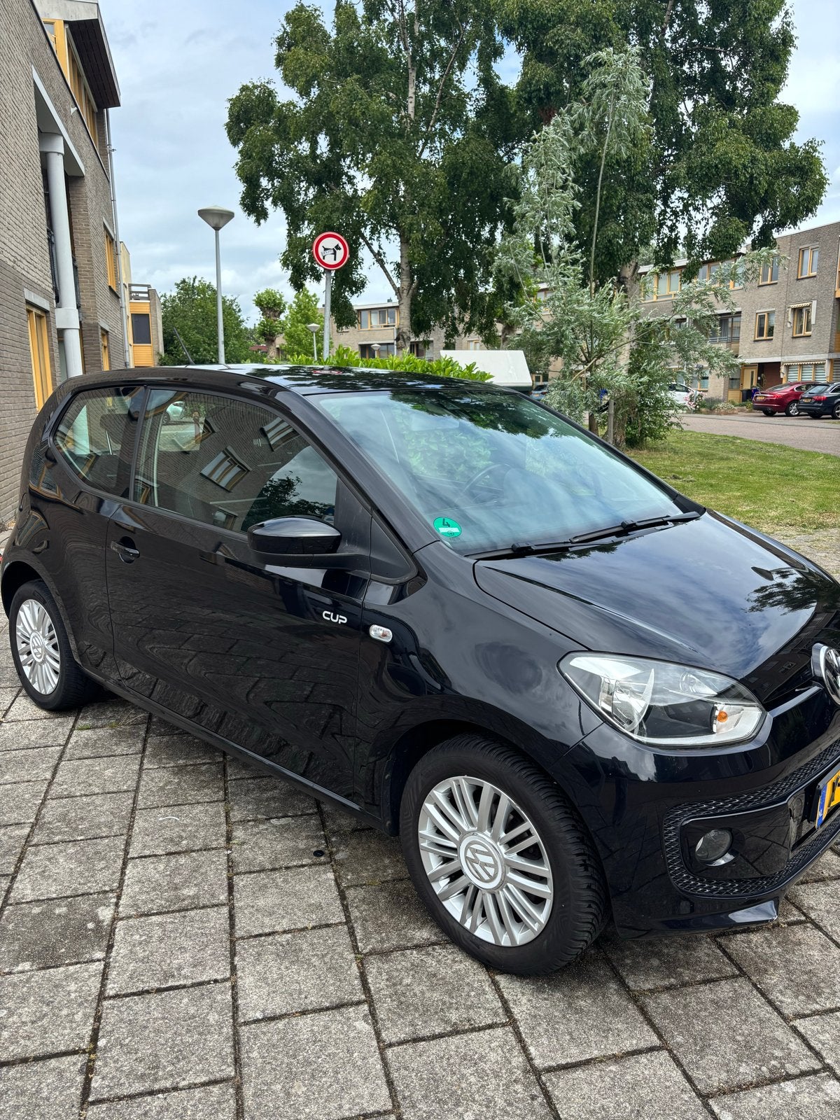 Volkswagen up! 1.0 44KW/60PK 3-DRS 2014 Zwart, Auto's, Voorwielaandrijving, Stof, 4 stoelen, Zwart
