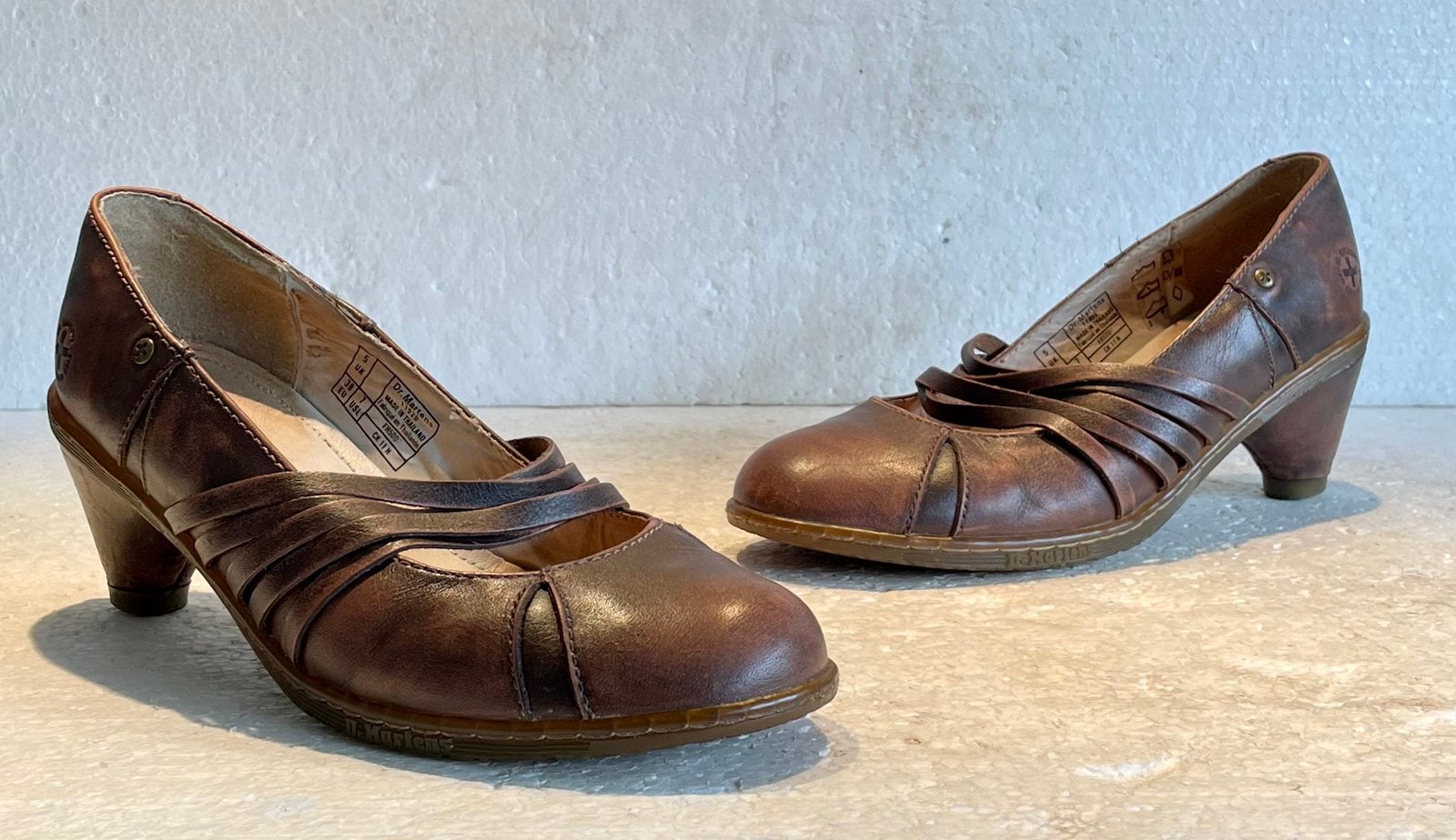 Dr. Martens schoenen met (lage) hakken pumps ‘used look‘ 38, Kleding | Dames, Ophalen of Verzenden, Bruin, Schoenen met lage hakken