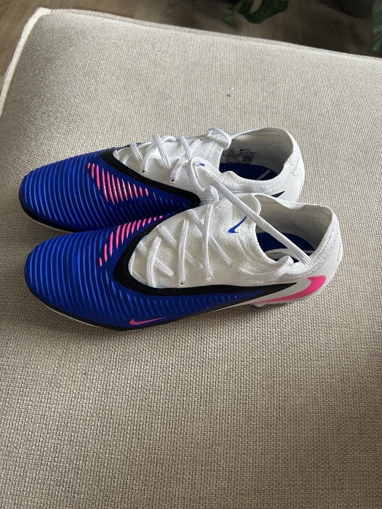 Nike Phantom 6 LOW PRO FG maat 40,5, Sport en Fitness, Voetbal, Verzenden, Maat XS of kleiner, Schoenen, Nieuw