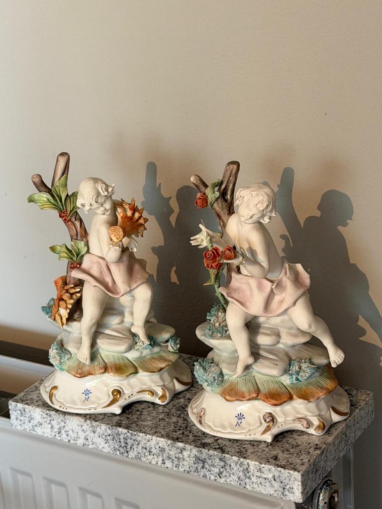 Antieke Porseleinen Beeldjes: Engeltjes met Bloemen, Ophalen, Gebruikt, Mens
