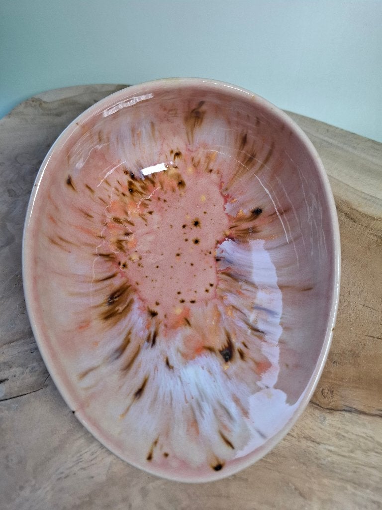 Handgemaakte schuine keramiek schaal 'roze', Ophalen of Verzenden, Nieuw, Steen/keramiek
