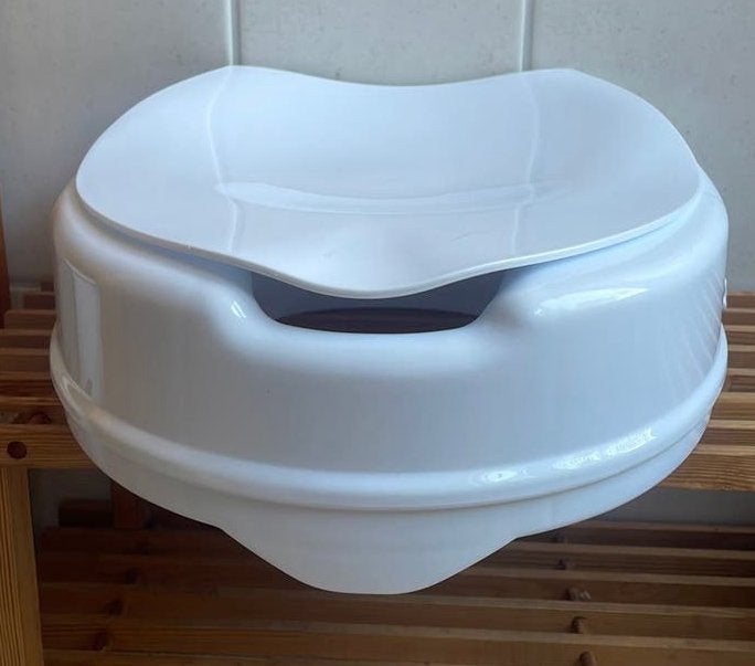 Toiletverhoger volwassenen met deksel 2 stuks, Ophalen of Verzenden, Zo goed als nieuw