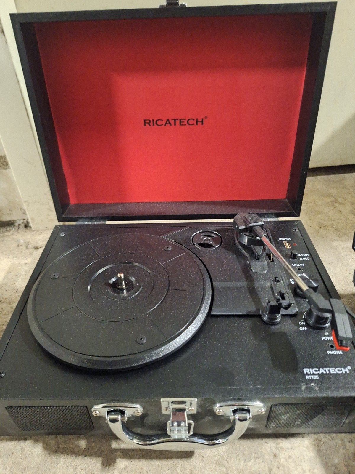 Ricatech RTT28 Draagbare Platenspeler Zonder Kabels, Ophalen of Verzenden, Gebruikt, Platenspeler, Overige merken