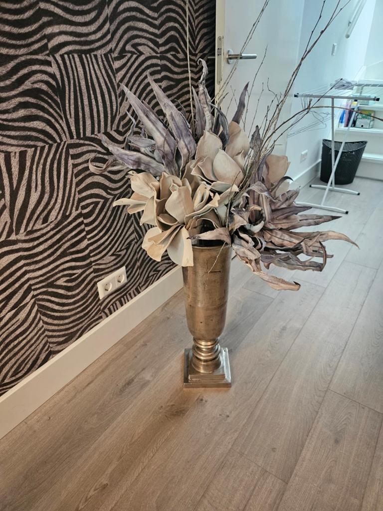 Kunst bloemen in zilverkleurige pot, Ophalen of Verzenden, Halfschaduw, Minder dan 100 cm