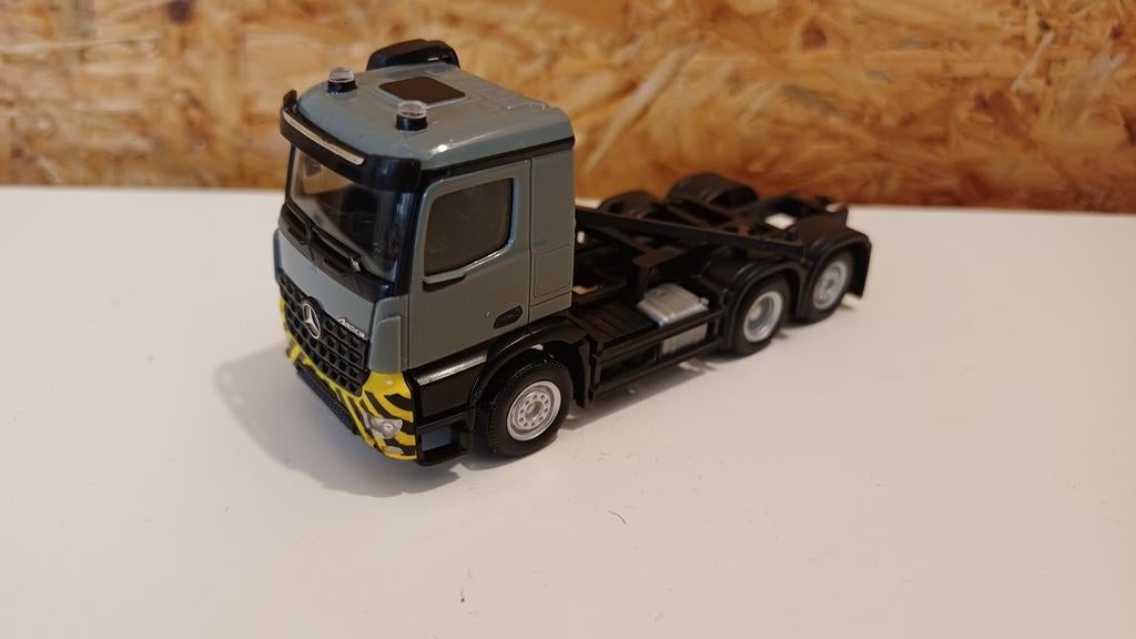 Herpa Mercedes-Benz Arocs bouw op kort bakwagen chassis, Ophalen of Verzenden, Nieuw, Bus of Vrachtwagen, Herpa