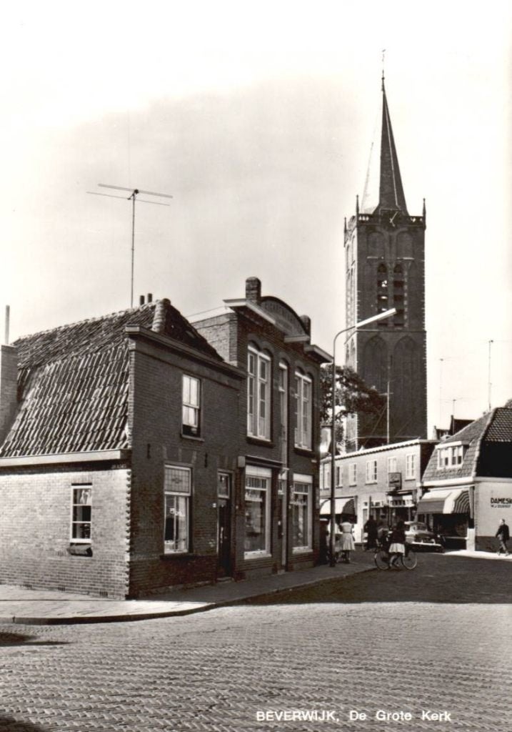 Beverwijk De Grote Kerk / winkelstraat 1972., Ophalen, 1960 tot 1980, Ongelopen, Noord-Holland