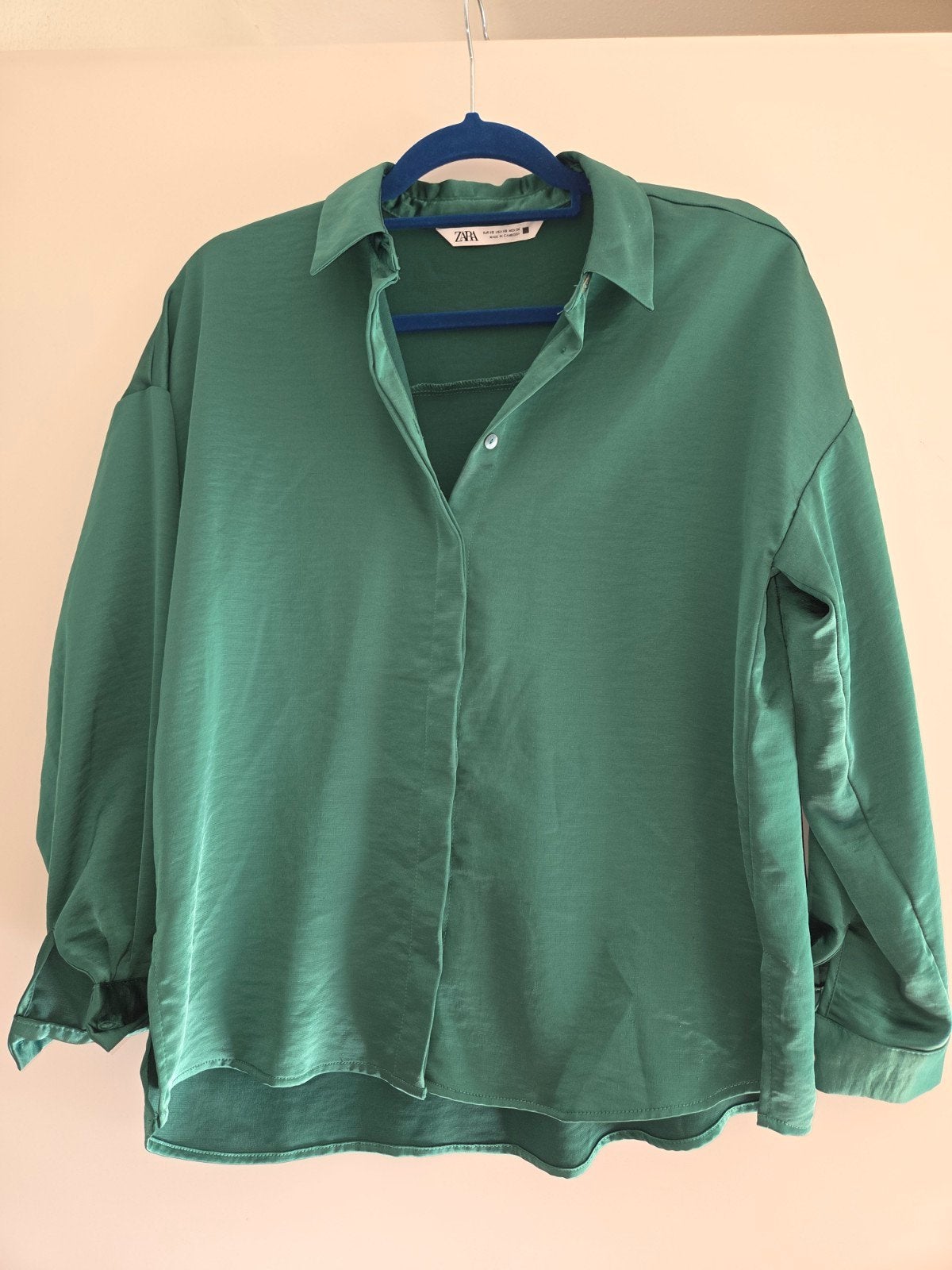 Zara satijnen blouse smaragdgroen, Kleding | Dames, Maat 38/40 (M), Zara, Ophalen of Verzenden, Zo goed als nieuw