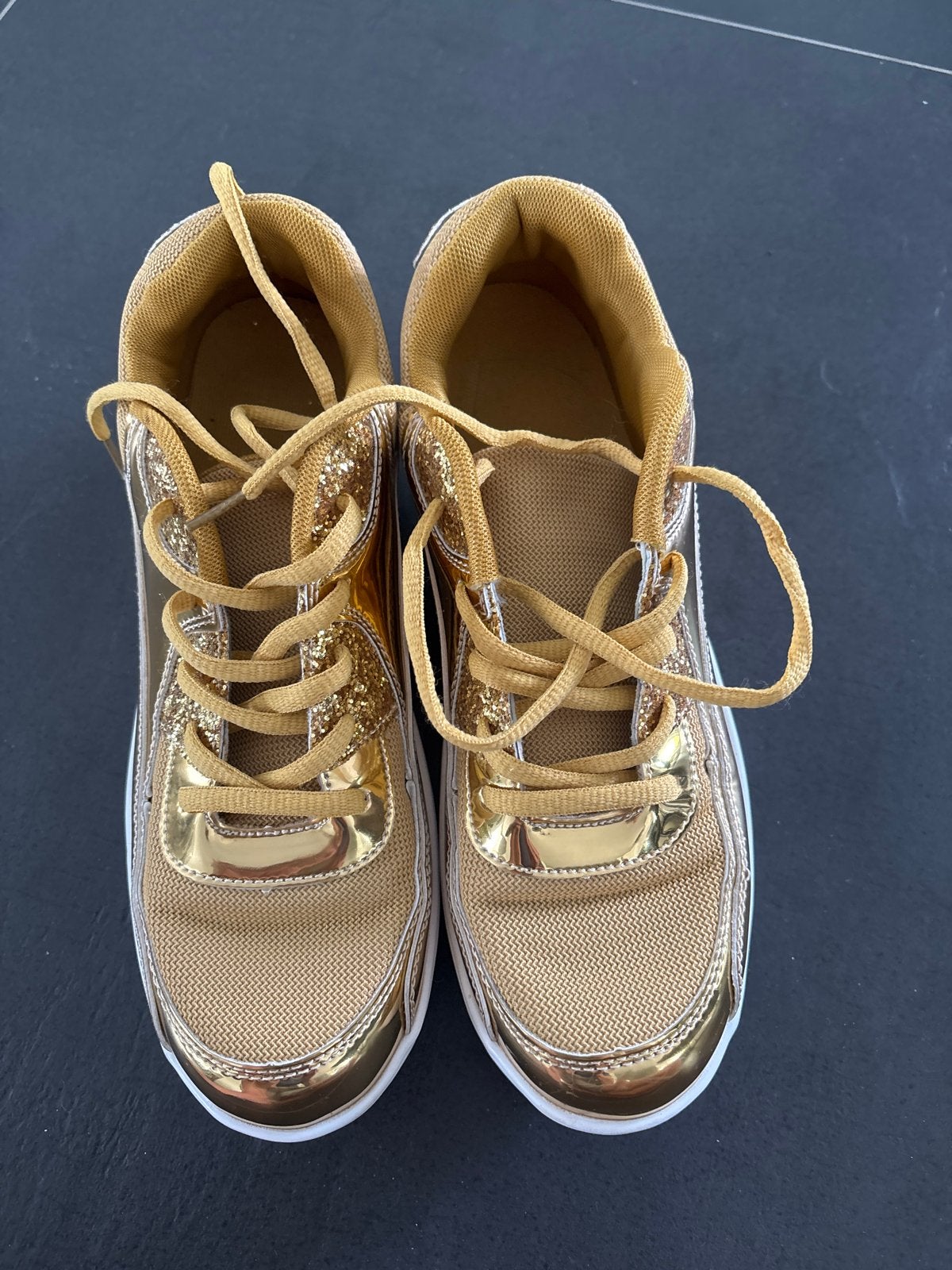 Gouden sneakers met plateauzool maat 39 NIEUW!, Overige kleuren, Nieuw, Ophalen of Verzenden, Sneakers of Gympen