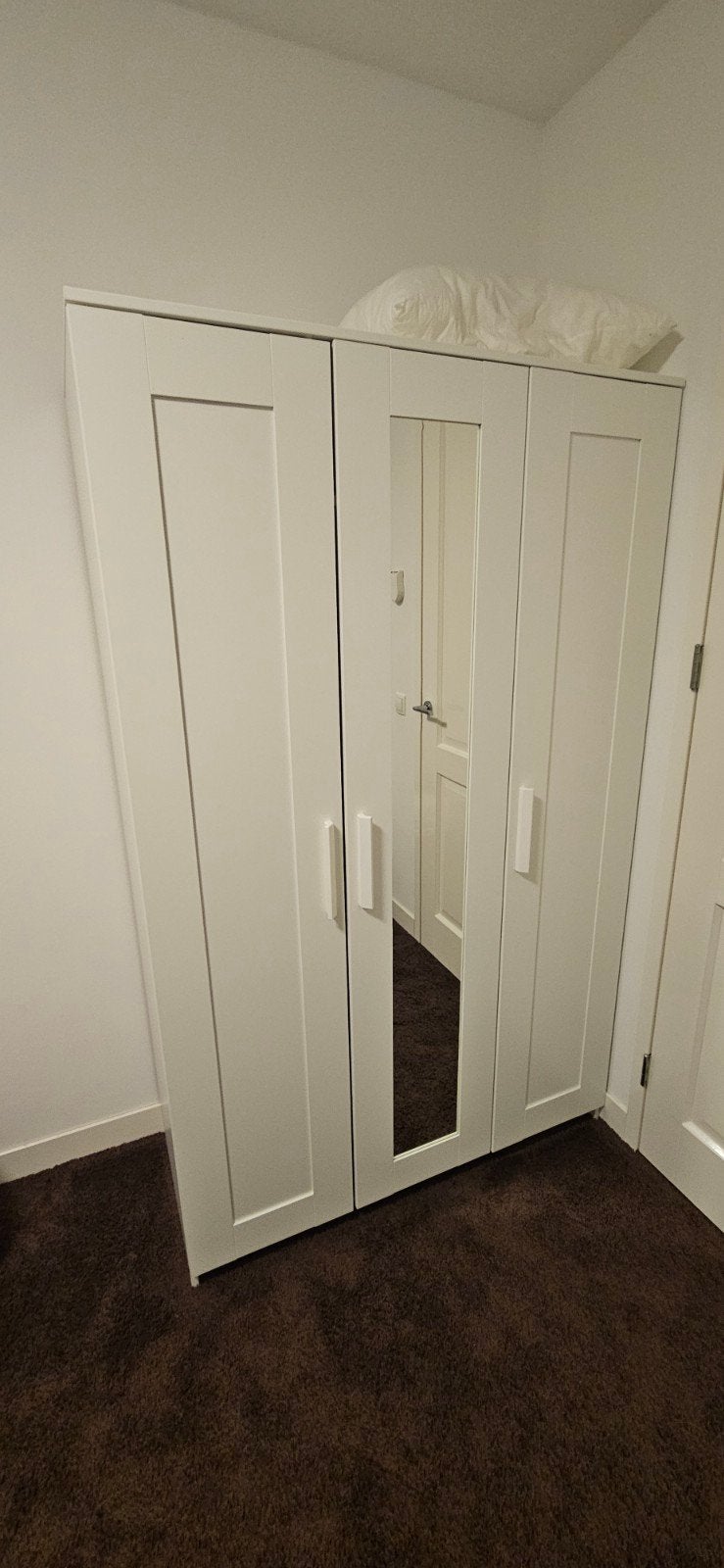 IKEA Kast met spiegeldeur, Huis en Inrichting, Kasten | Kledingkasten, Met deur(en), 100 tot 150 cm, Ophalen of Verzenden, Zo goed als nieuw