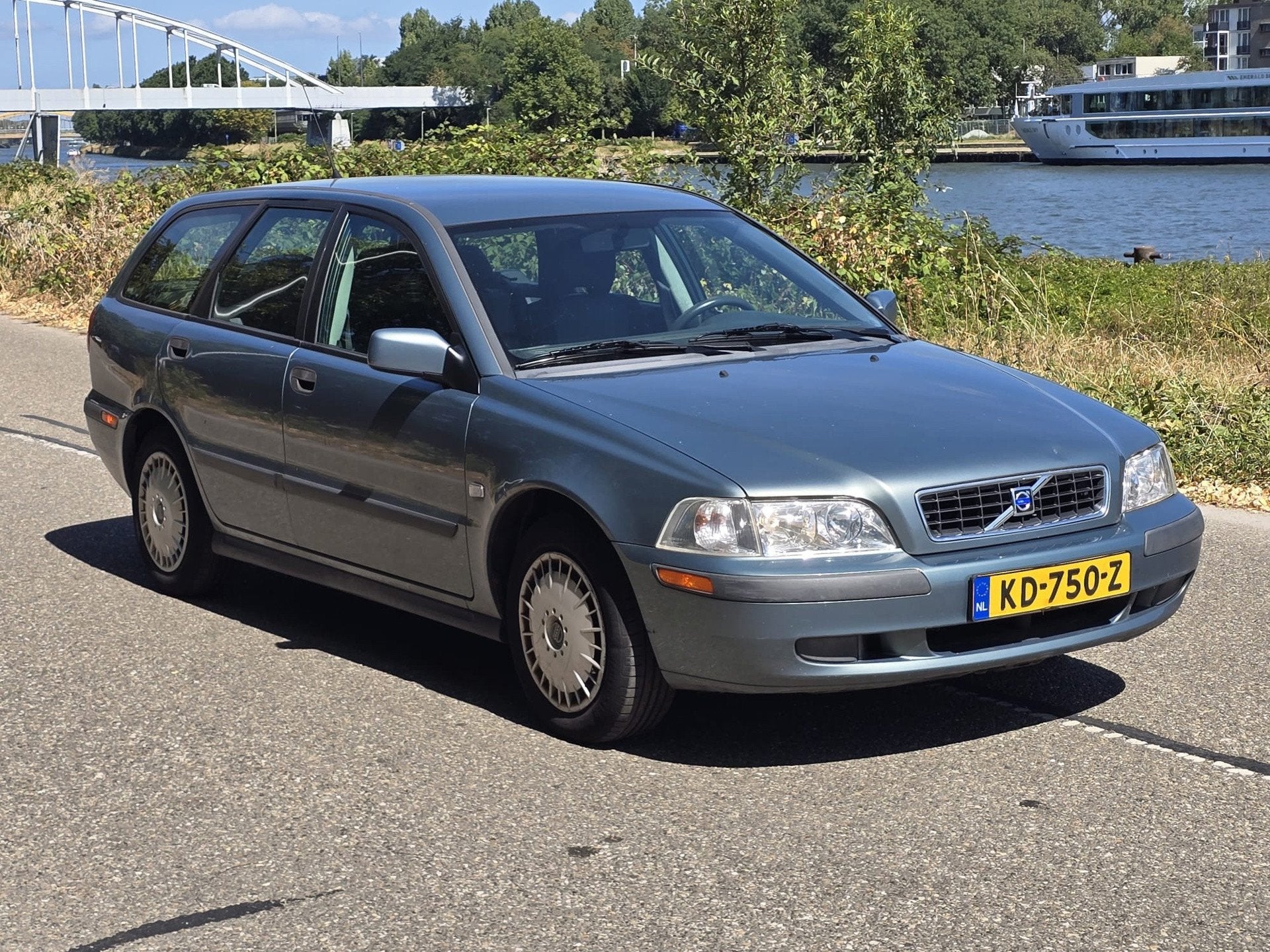 Volvo V40 1.6 Europa Sports AC Trekhaak, Stof, Gebruikt, 4 cilinders, 665 kg