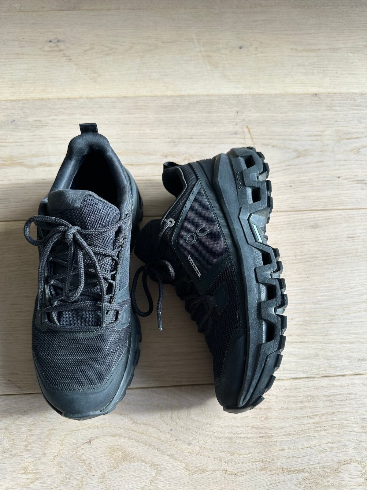 On Running Cloudrock low Waterproof Trail Hardloopschoenen, Zwart, Zo goed als nieuw, Wandelschoenen, Ophalen of Verzenden